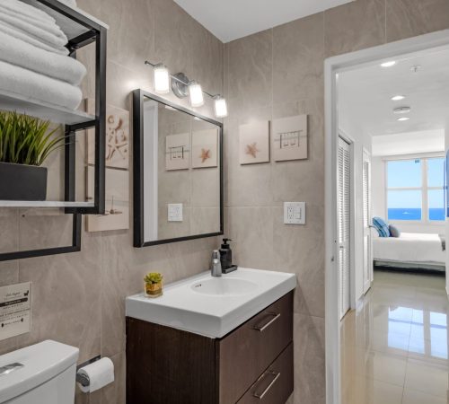 5601Collins1106-39